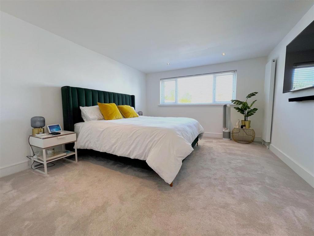 Bed 1.jpg
