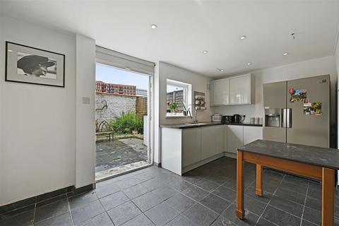 94 Frithville Gardens, London, W12 7JW