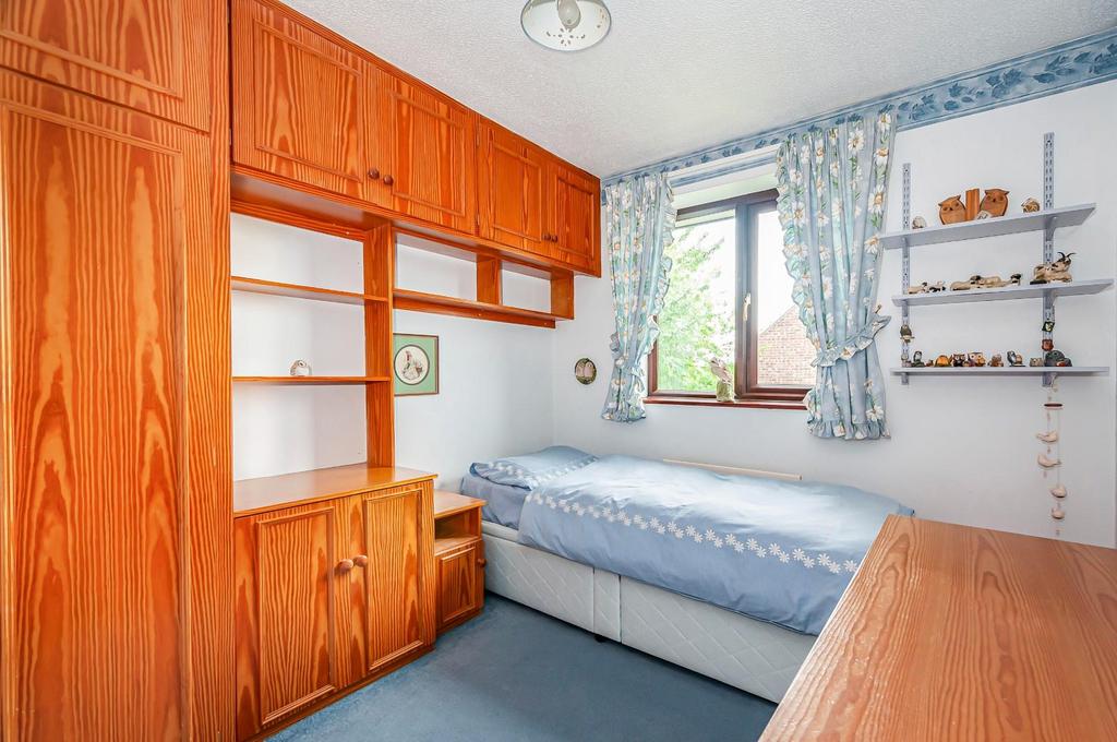 16 Scotts Garth Close8.jpg
