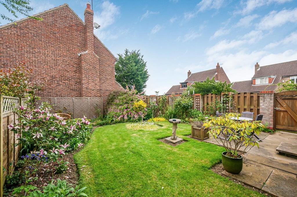 16 Scotts Garth Close19.jpg