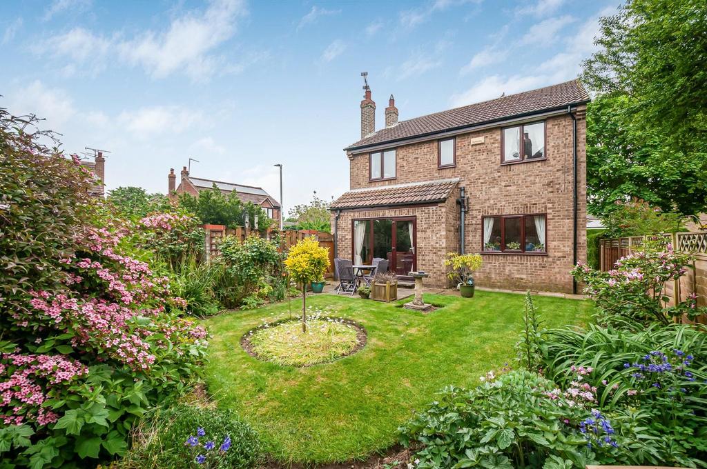16 Scotts Garth Close20.jpg