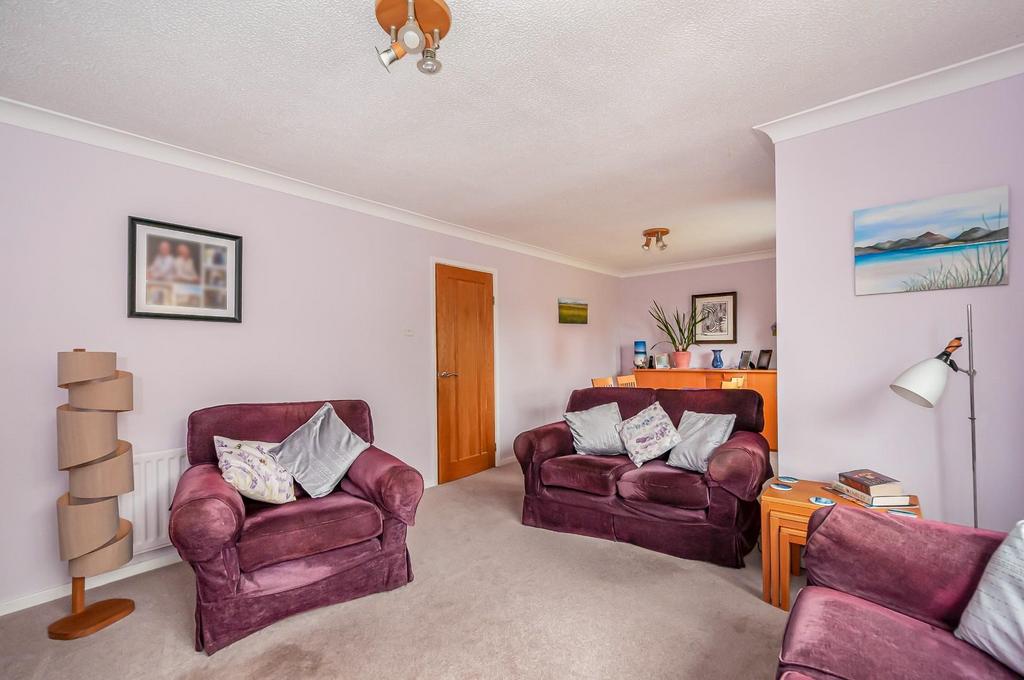 16 Scotts Garth Close11.jpg