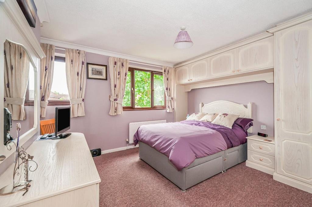 16 Scotts Garth Close5.jpg