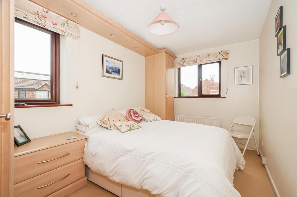 16 Scotts Garth Close6.jpg