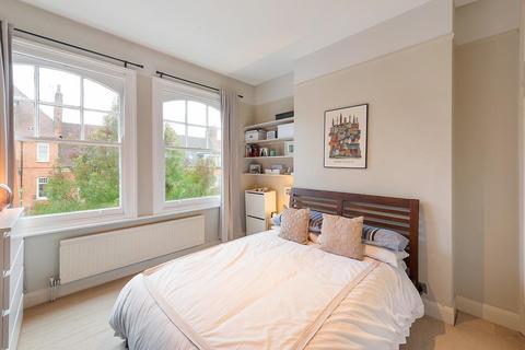 2 bedroom flat to rent, Albert Bridge Road, London SW11