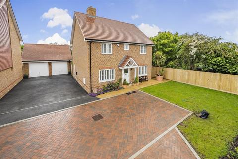 4 bedroom detached house for sale, Alliss Gardens, Sandwich CT13