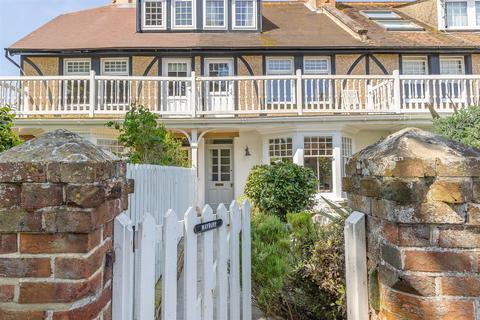 3 bedroom terraced house to rent, Ryde Road, Seaview