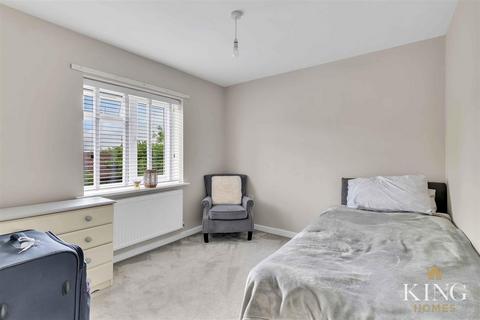 1 Cullum Close, Studley, B80 7GE