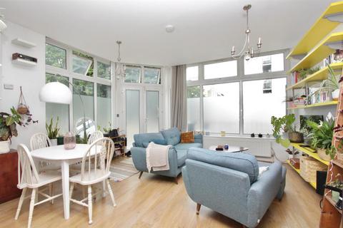 2 bedroom flat for sale, 2 Nevill Road, London N16