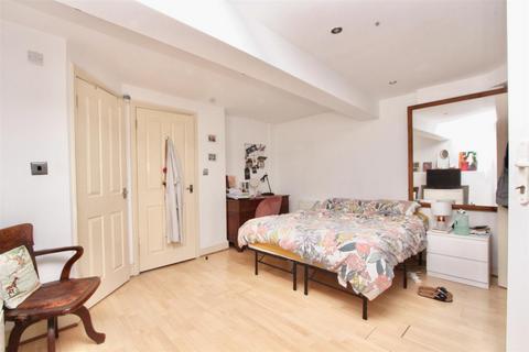 2 bedroom flat for sale, 2 Nevill Road, London N16