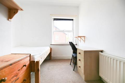 6 bedroom maisonette to rent, Stratford Road, Newcastle Upon Tyne NE6