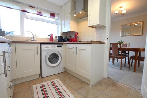 3 bedroom terraced house to rent, Whyteways, Eastleigh