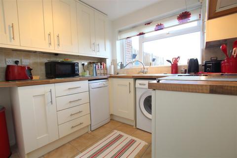 3 bedroom terraced house to rent, Whyteways, Eastleigh