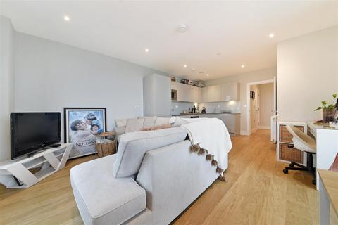1 bedroom flat for sale, Greyhound Parade, London SW17