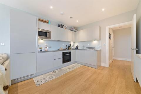 1 bedroom flat for sale, Greyhound Parade, London SW17