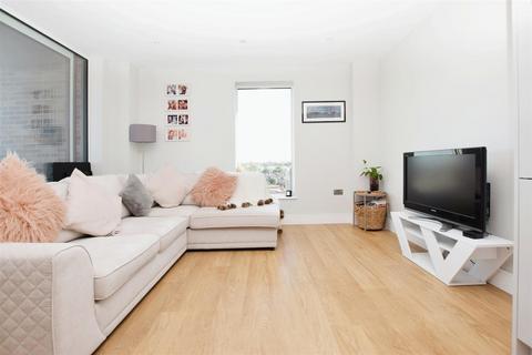 1 bedroom flat for sale, Greyhound Parade, London SW17