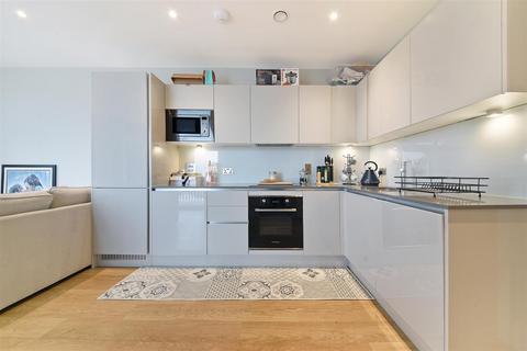 1 bedroom flat for sale, Greyhound Parade, London SW17