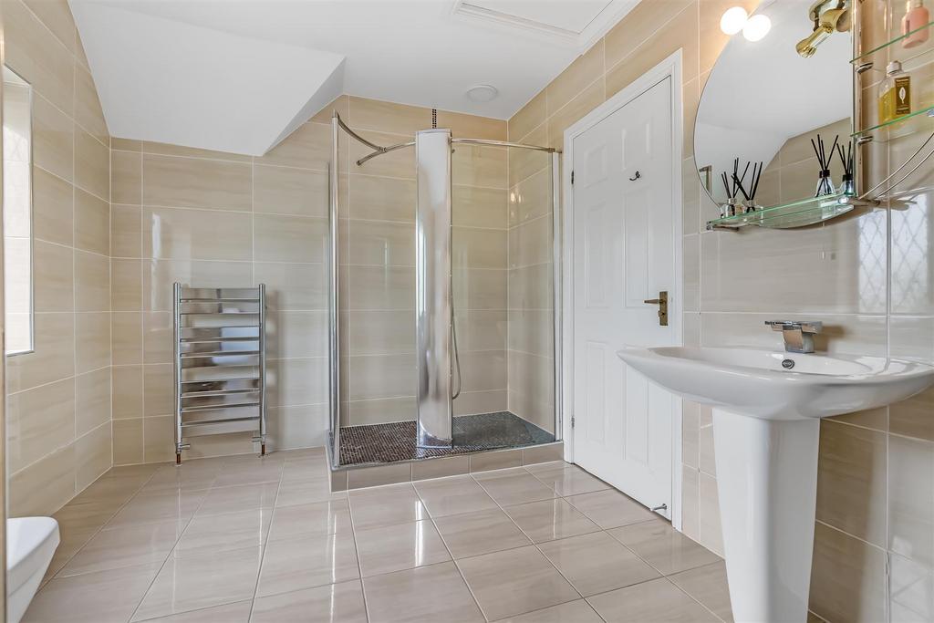 Bathroom 2.jpg