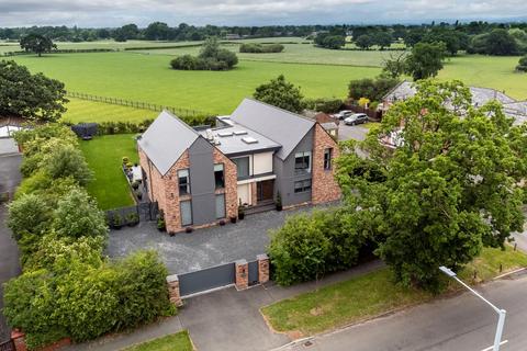 4 bedroom detached house for sale, Chester Road, Woodford,