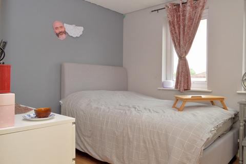 39 Barmouth Walk, Oldham, OL8 4SH