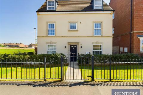 4 bedroom detached house for sale, Ashlar Drive, Eastfield, Scarborough