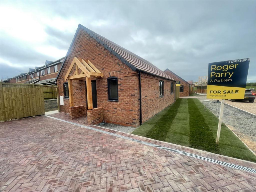 2 Long Mountain View, Trewern, Welshpool 2 bed detached bungalow £158,400
