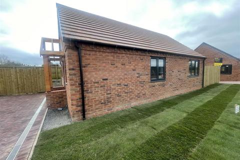 2 bedroom detached bungalow for sale, 2 Long Mountain View, Trewern, Welshpool