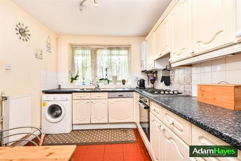 3 bedroom apartment for sale, High Road, London N2