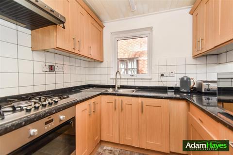 3 bedroom apartment to rent, 108 Friern Park, North Finchley N12