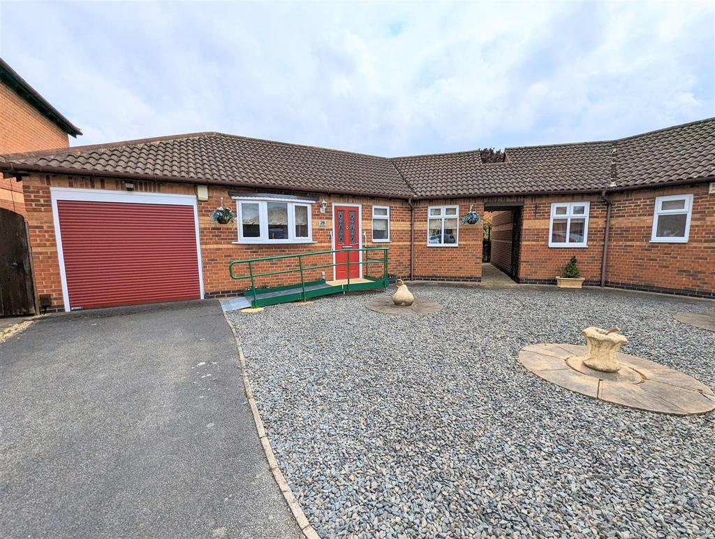 Holmefield, Farndon, Newark 3 bed detached bungalow for sale £260,000