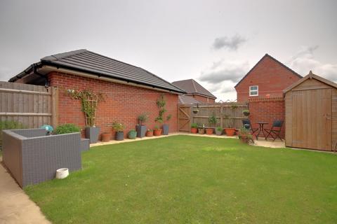 3 bedroom detached house to rent, Peregrine Close, Newent