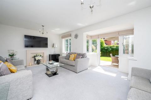 4 bedroom detached house for sale, Wintons Close, Burgess Hill