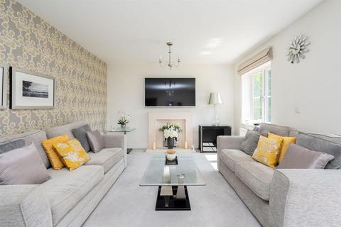 4 bedroom detached house for sale, Wintons Close, Burgess Hill