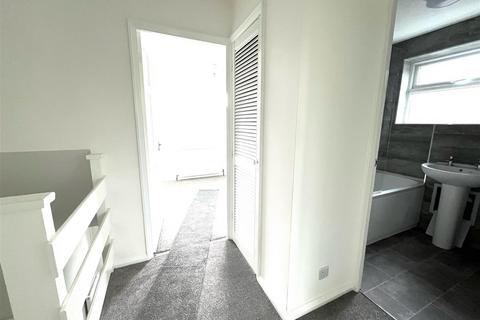 9 Eagle Close, Walsall, WS6 7LA