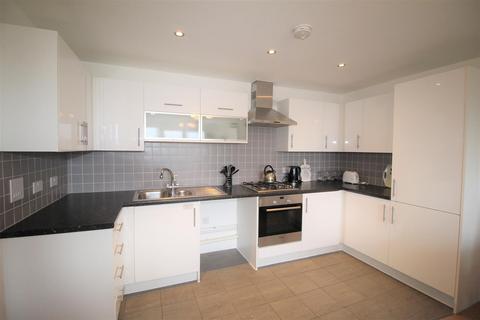 2 bedroom apartment to rent, Orchard Plaza, Poole