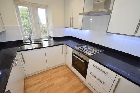 1 bedroom flat to rent, High Street New Malden Surrey