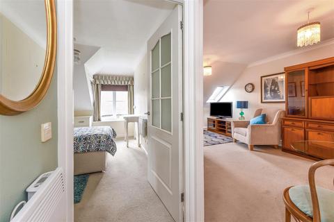 1 bedroom retirement property for sale, St. Cyriacs, Chichester