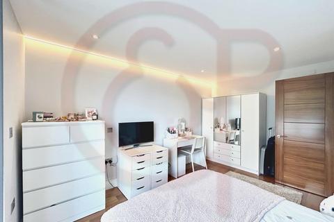 3 bedroom flat to rent, Horn Lane, Acton, W3