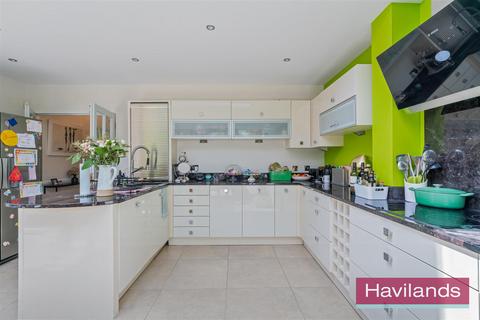 4 bedroom semi-detached house for sale, Hillcrest, London