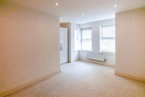 1 bedroom flat to rent, Avenue Road, Brentwood