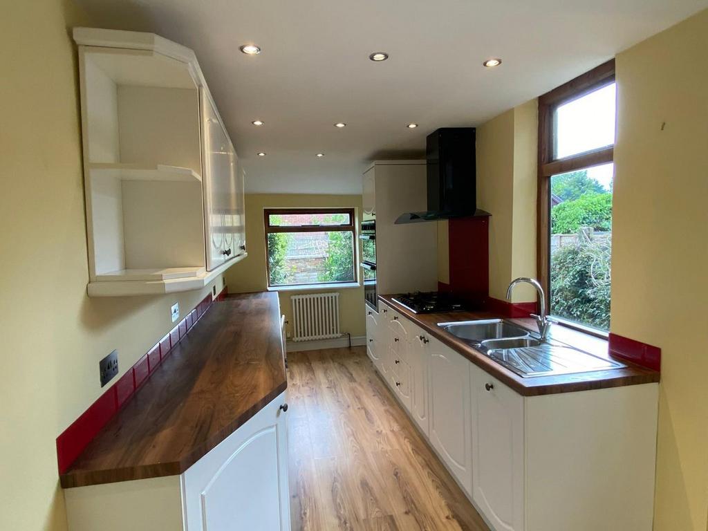 Kitchen 1.jpg