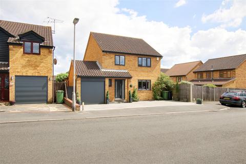 4 bedroom detached house for sale, Springwood, Cheshunt, Waltham Cross