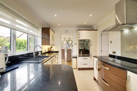 42 Springwood, Cheshunt, Waltham Cross, EN7 6AZ