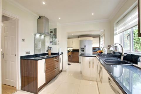 42 Springwood, Cheshunt, Waltham Cross, EN7 6AZ
