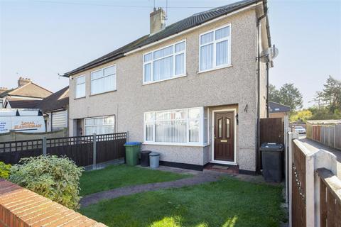 3 bedroom semi-detached house to rent, Ferndale Road, Romford