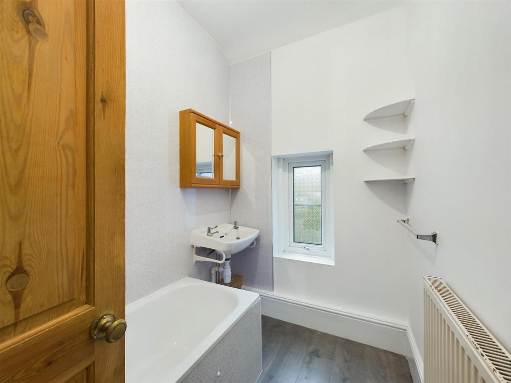 Flat 1 - Bathroom