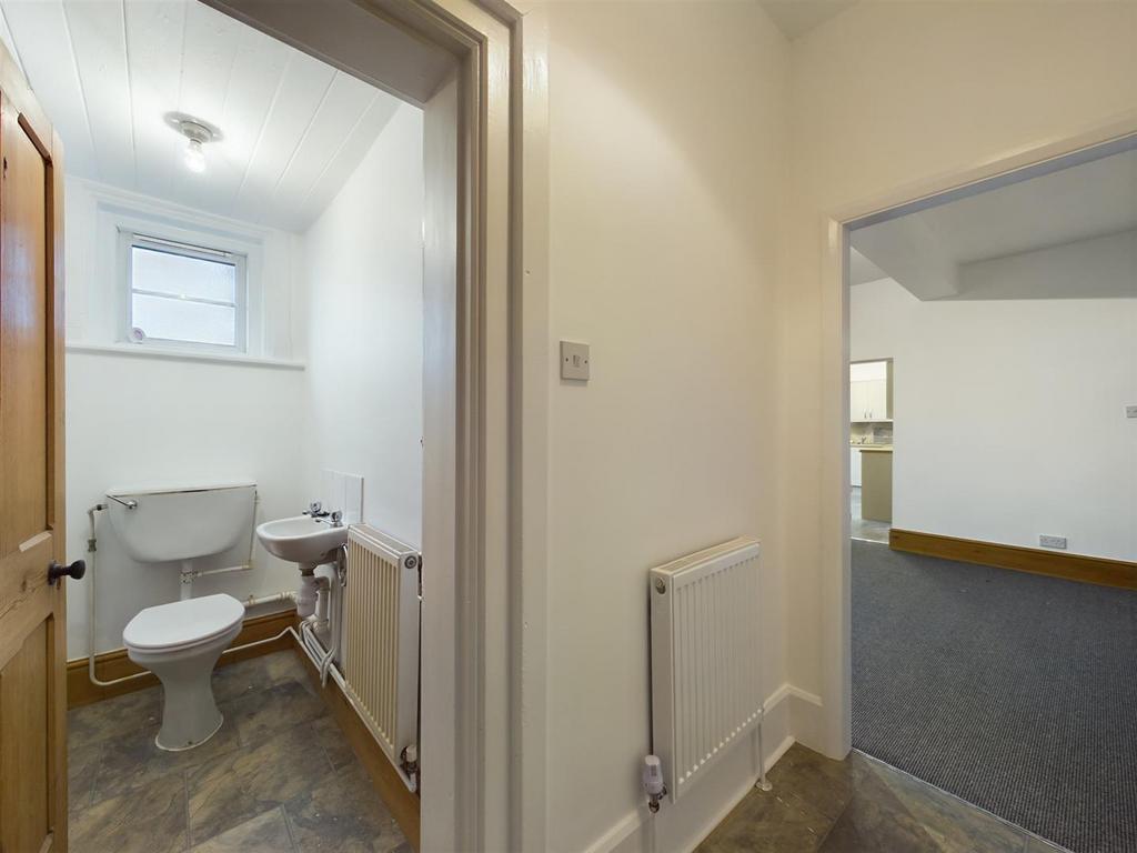 Flat 1 - Entry/WC