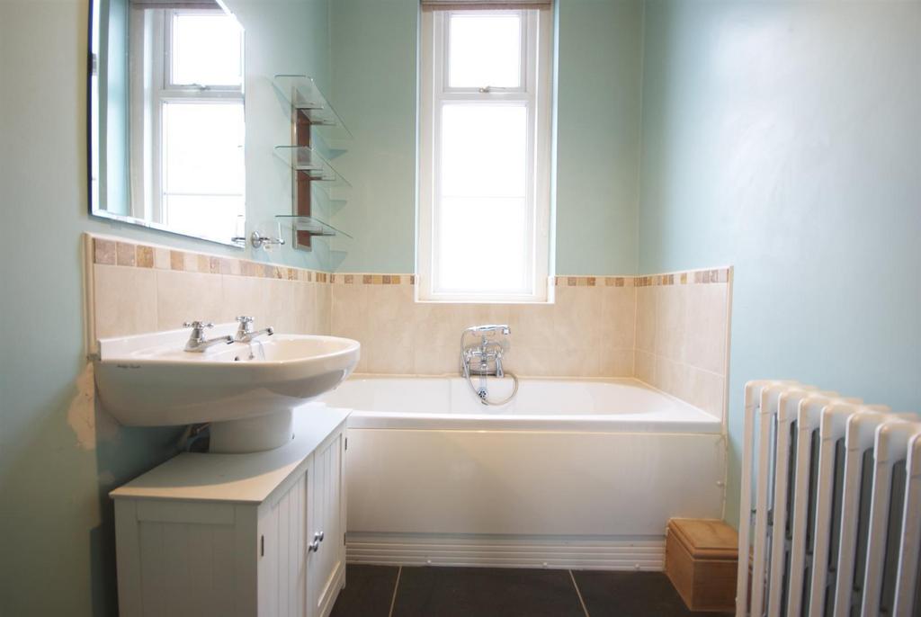 Flat 4 - Bathroom