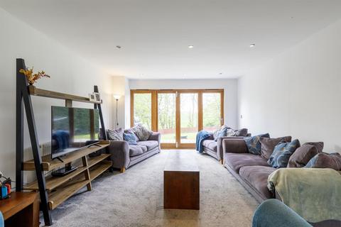 Deuchar Lodge Cambusburn Road, Guildtown, Perth, PH2 6BZ