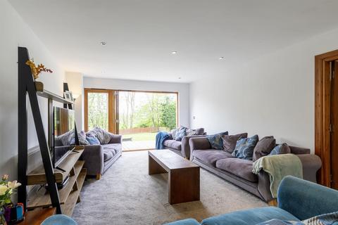 Deuchar Lodge Cambusburn Road, Guildtown, Perth, PH2 6BZ